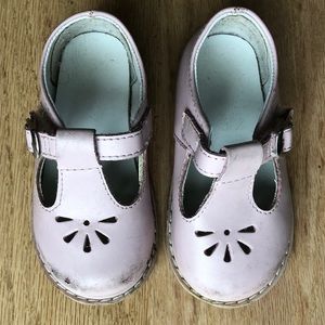 Baby deer pink shoes